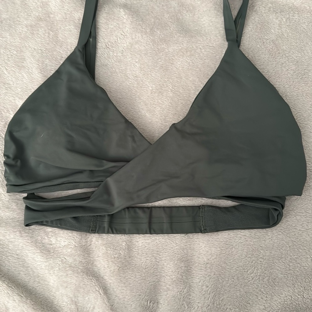 💚 LuluLemon Athletica Bra